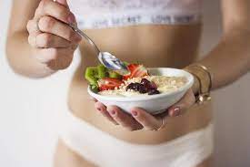 Joghurt enthält viele Vitamine, Kalzium, Proteine ​​und Aminosäuren